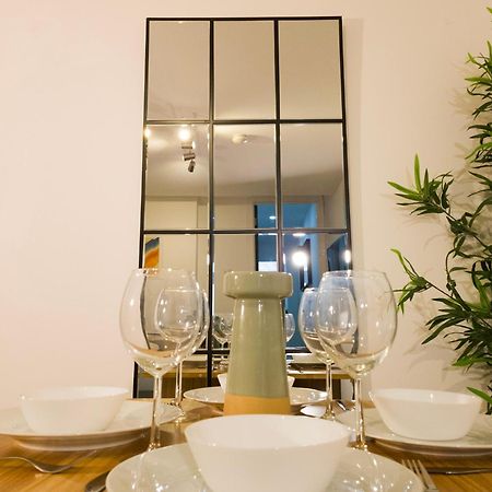 Plenty Of Parking Available; 3 Bedroom Apartment By Property Promise カーディフ エクステリア 写真