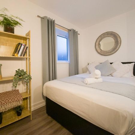 Plenty Of Parking Available; 3 Bedroom Apartment By Property Promise カーディフ エクステリア 写真