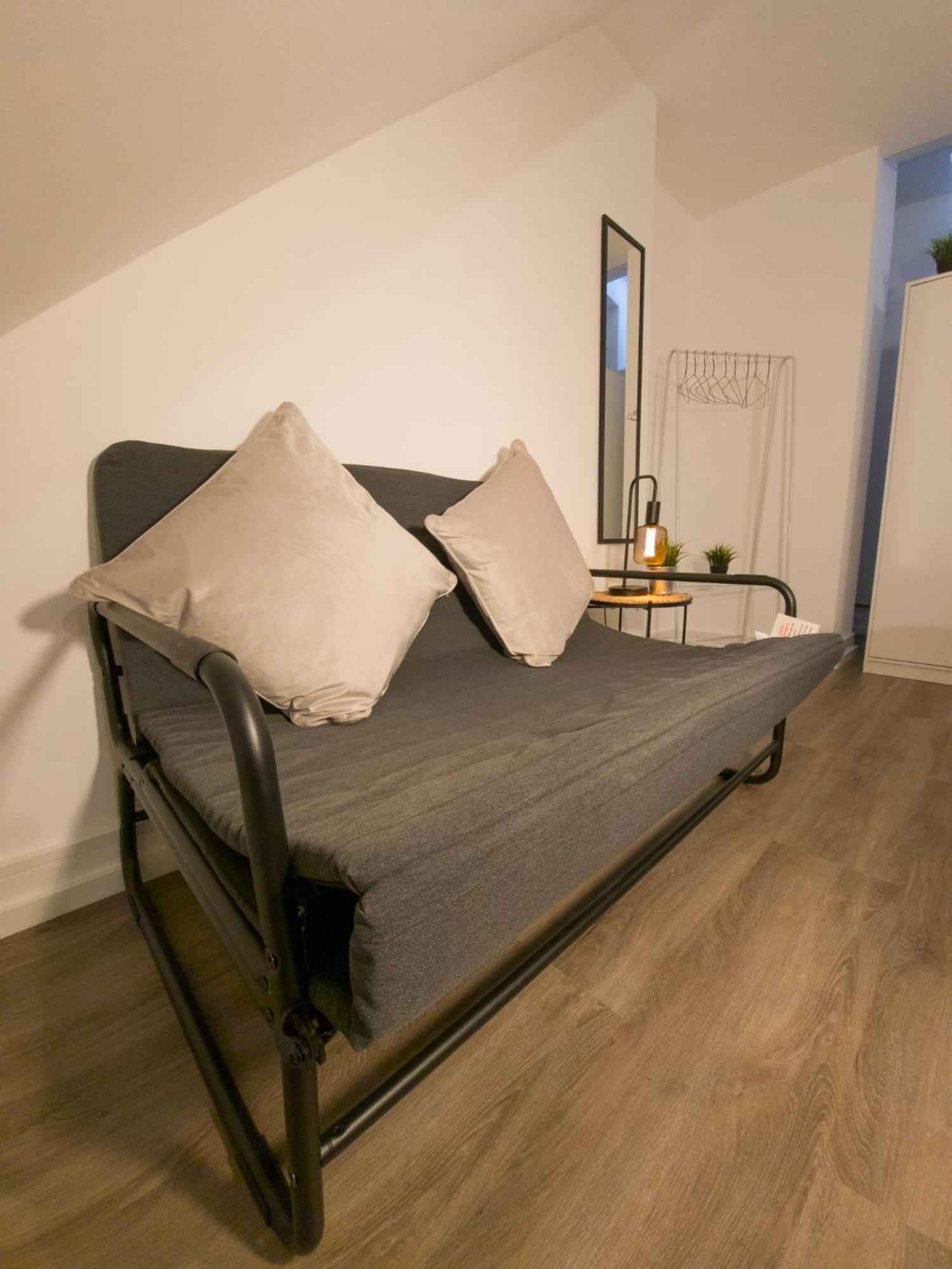 Plenty Of Parking Available; 3 Bedroom Apartment By Property Promise カーディフ エクステリア 写真