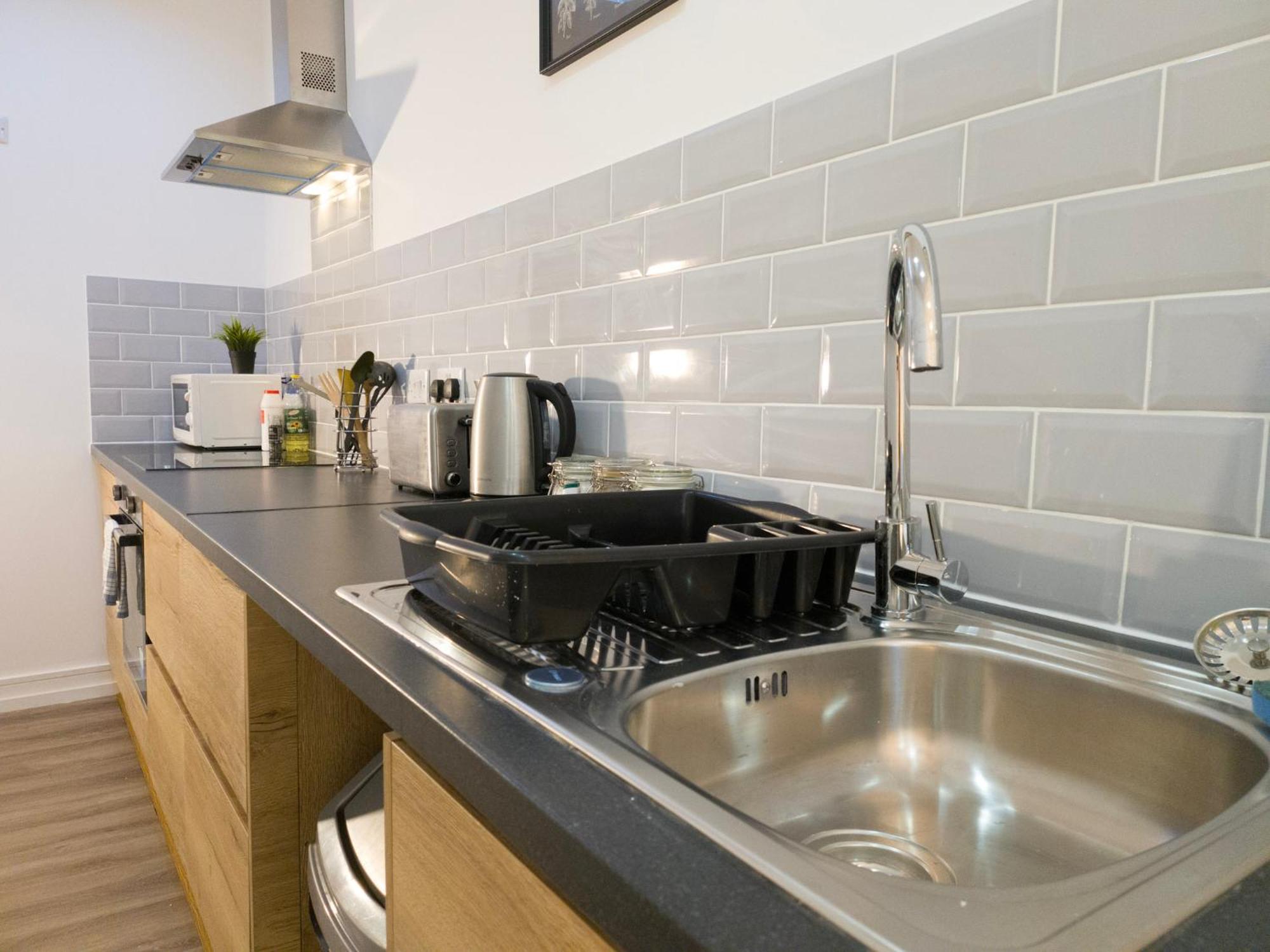 Plenty Of Parking Available; 3 Bedroom Apartment By Property Promise カーディフ エクステリア 写真