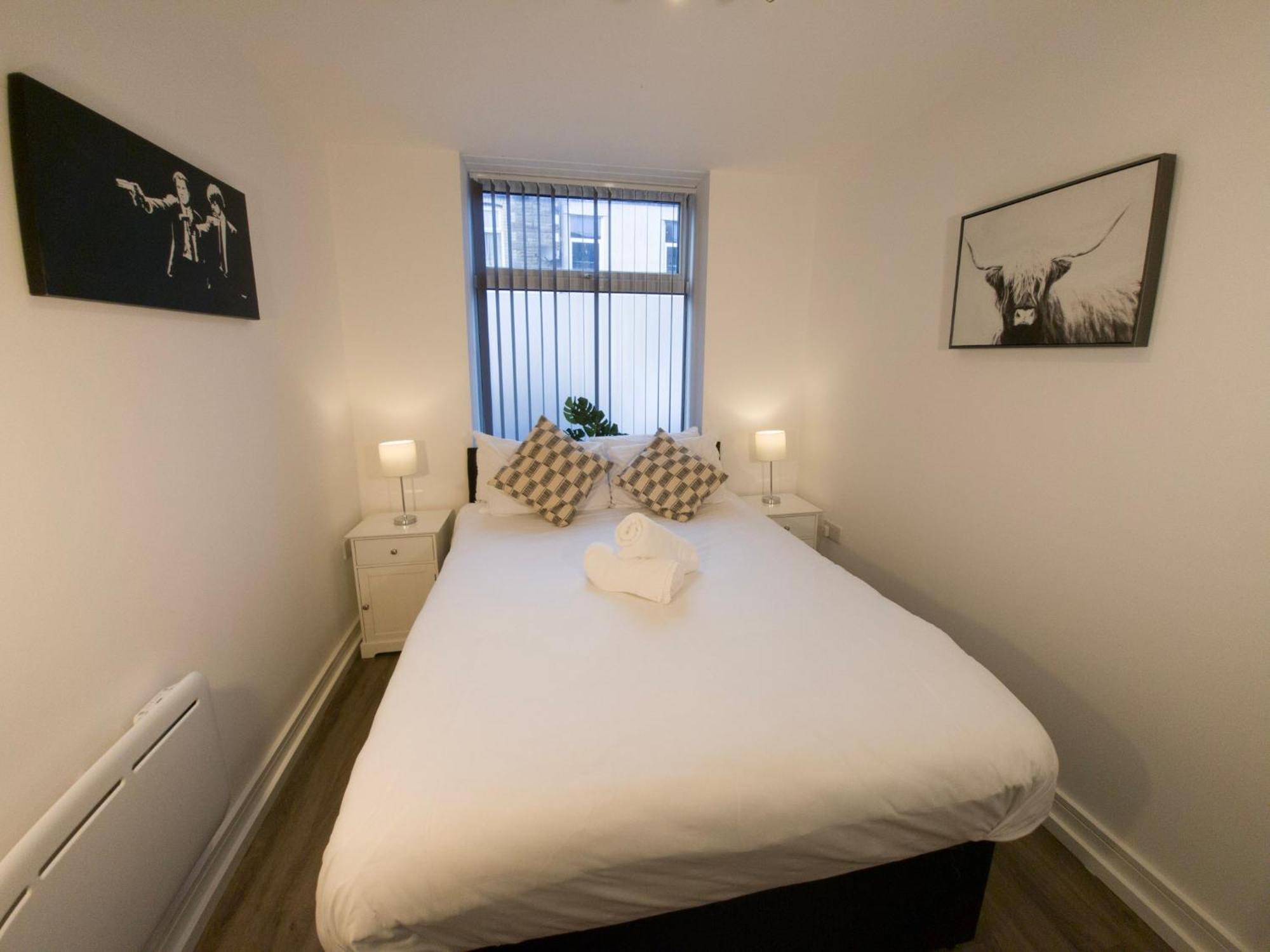 Plenty Of Parking Available; 3 Bedroom Apartment By Property Promise カーディフ エクステリア 写真