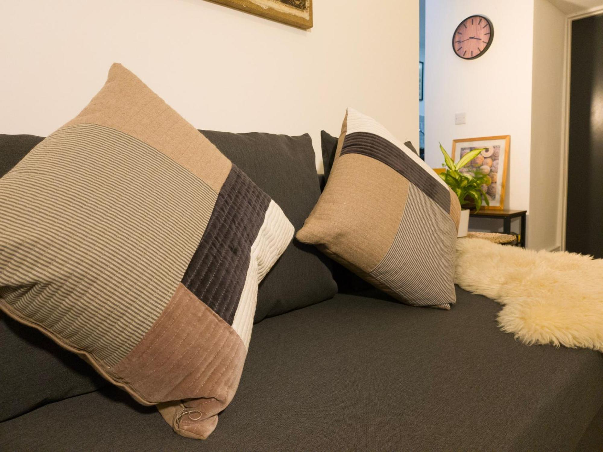 Plenty Of Parking Available; 3 Bedroom Apartment By Property Promise カーディフ エクステリア 写真