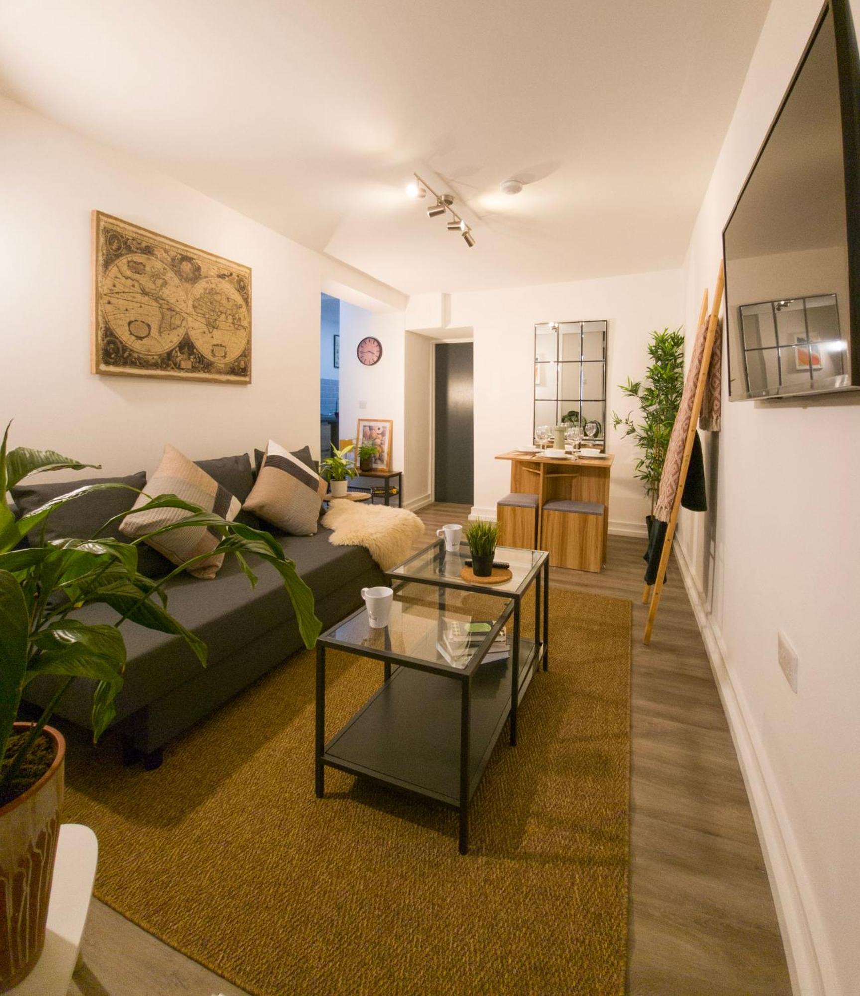 Plenty Of Parking Available; 3 Bedroom Apartment By Property Promise カーディフ エクステリア 写真