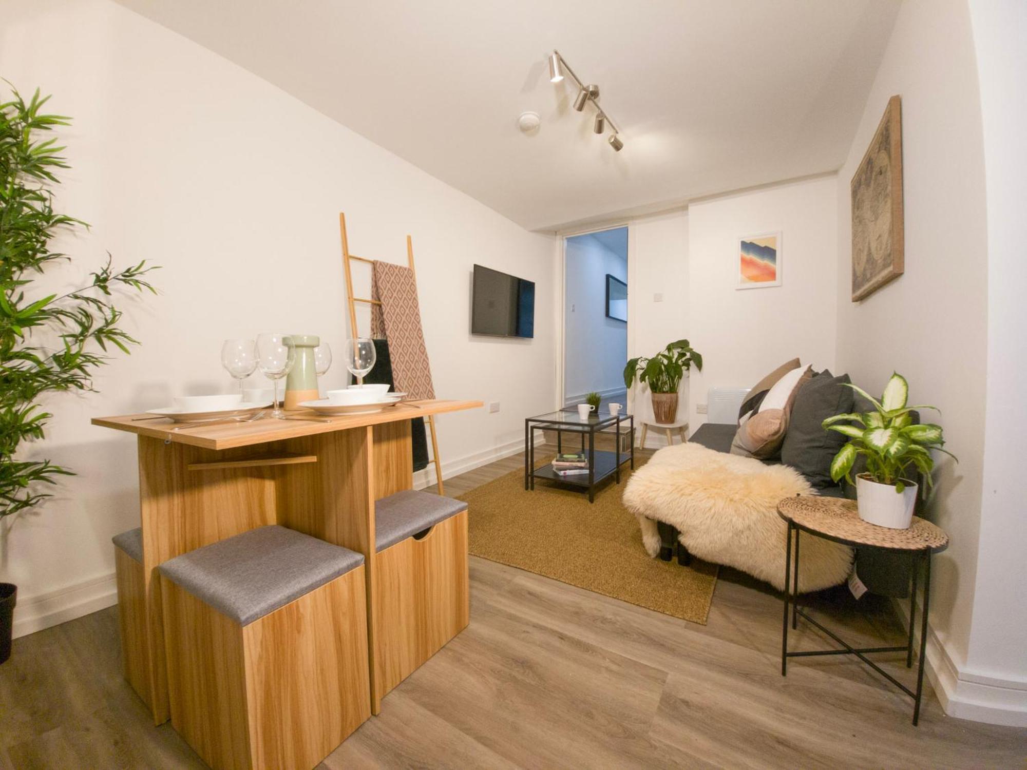 Plenty Of Parking Available; 3 Bedroom Apartment By Property Promise カーディフ エクステリア 写真