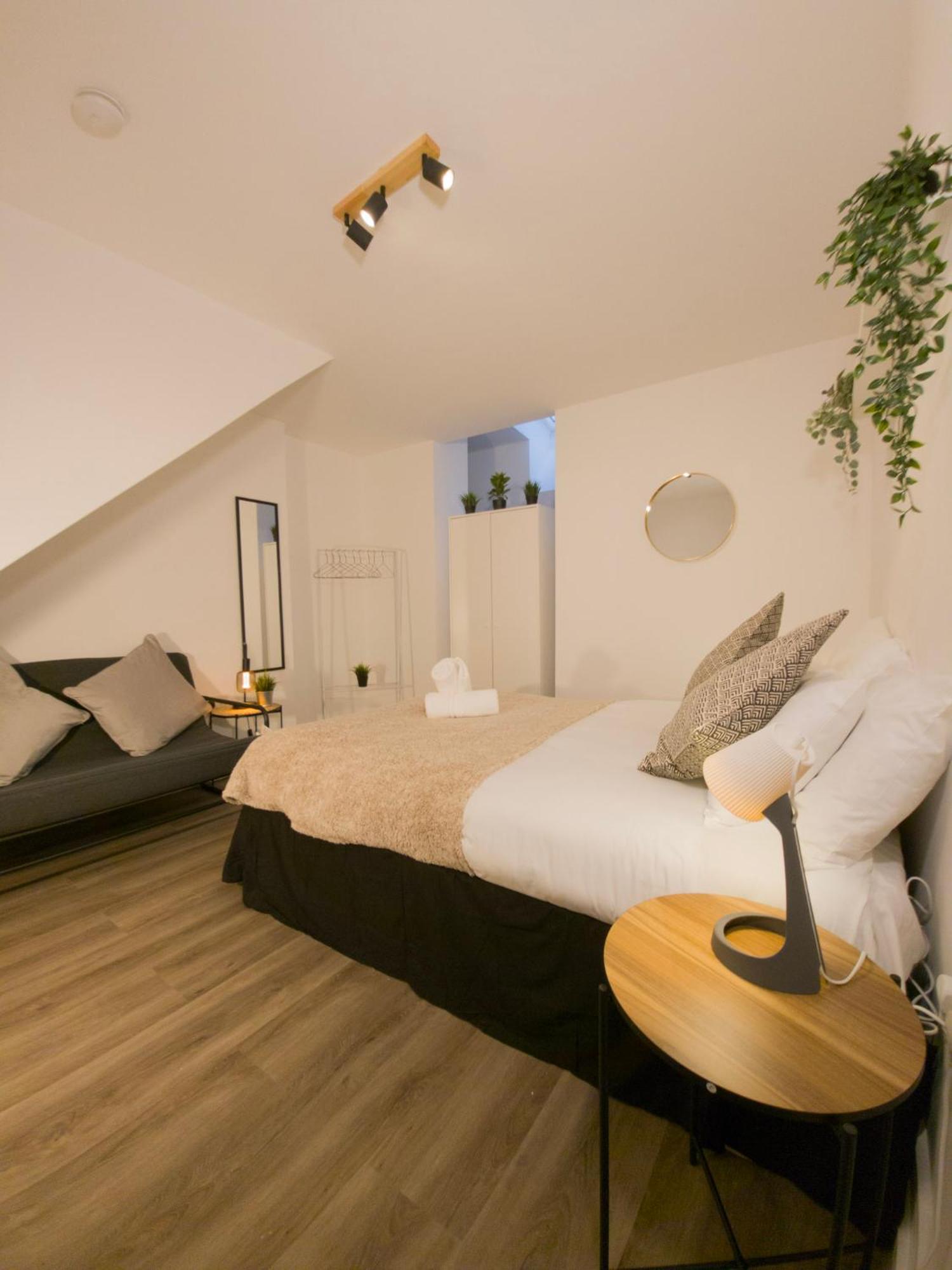 Plenty Of Parking Available; 3 Bedroom Apartment By Property Promise カーディフ エクステリア 写真