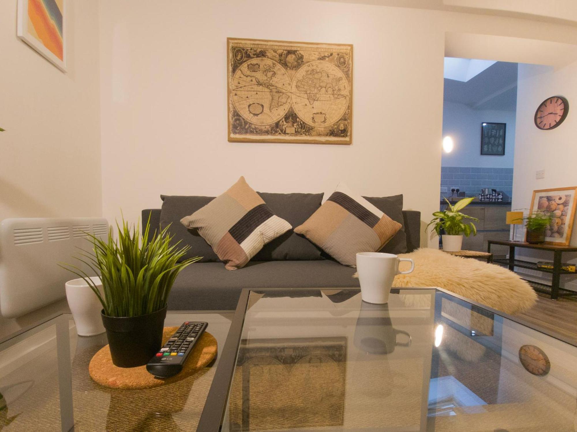 Plenty Of Parking Available; 3 Bedroom Apartment By Property Promise カーディフ エクステリア 写真