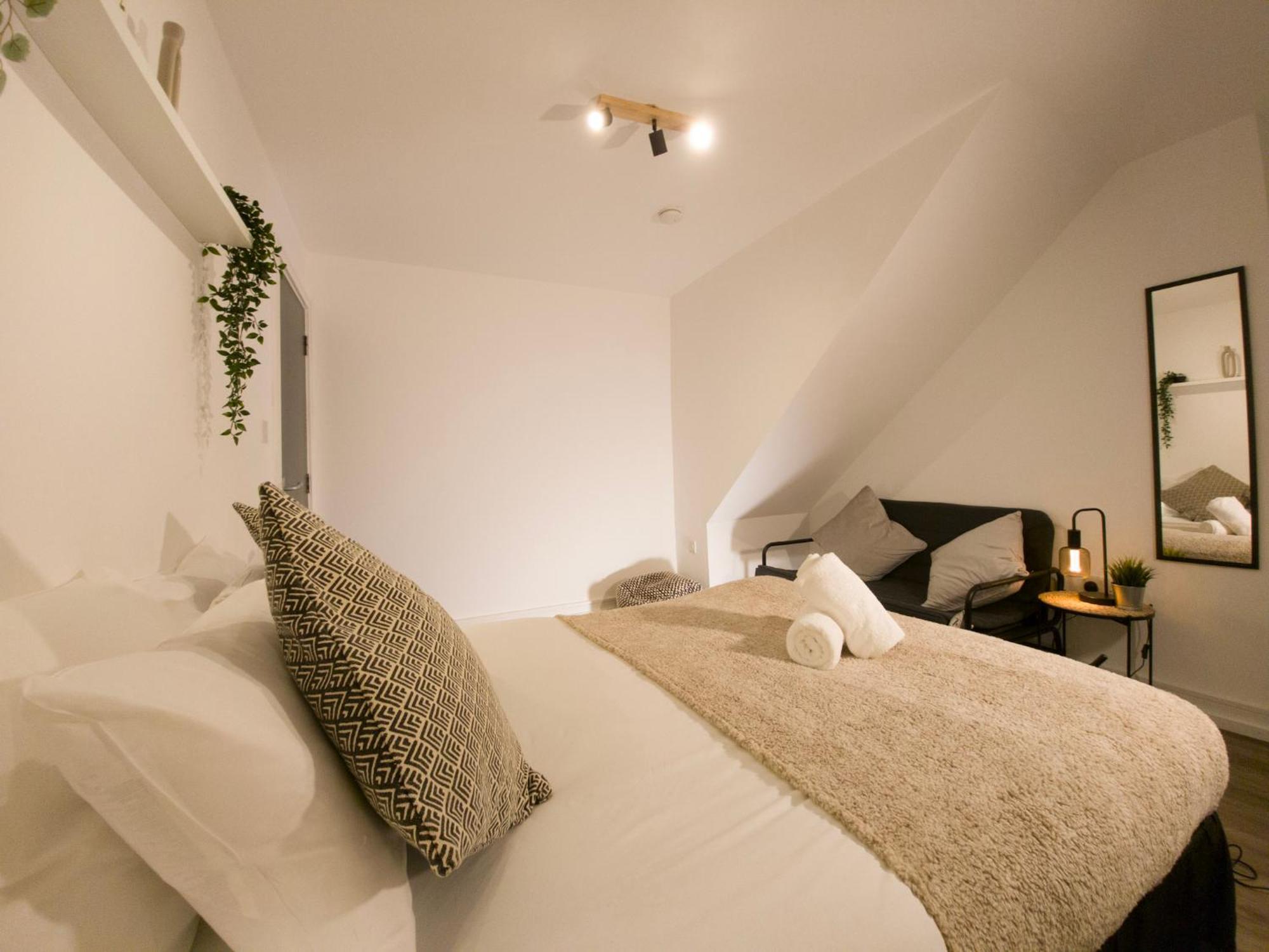 Plenty Of Parking Available; 3 Bedroom Apartment By Property Promise カーディフ エクステリア 写真
