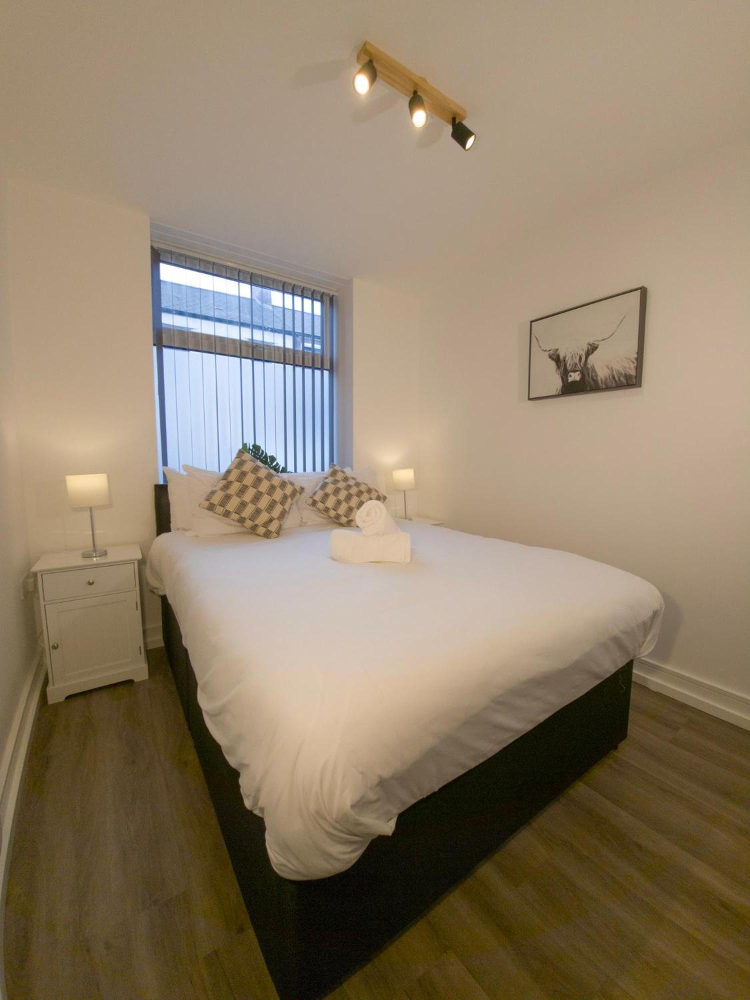 Plenty Of Parking Available; 3 Bedroom Apartment By Property Promise カーディフ エクステリア 写真