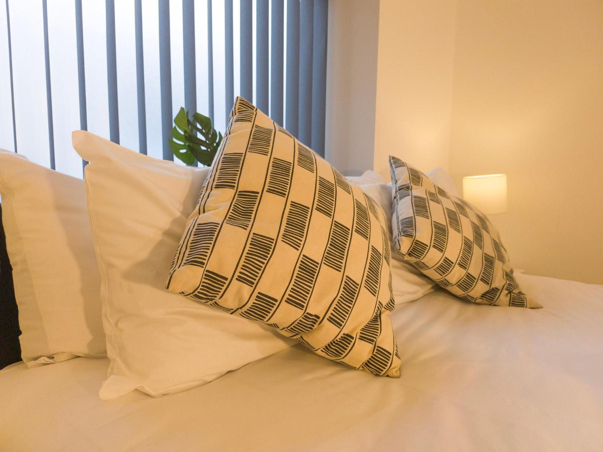 Plenty Of Parking Available; 3 Bedroom Apartment By Property Promise カーディフ エクステリア 写真