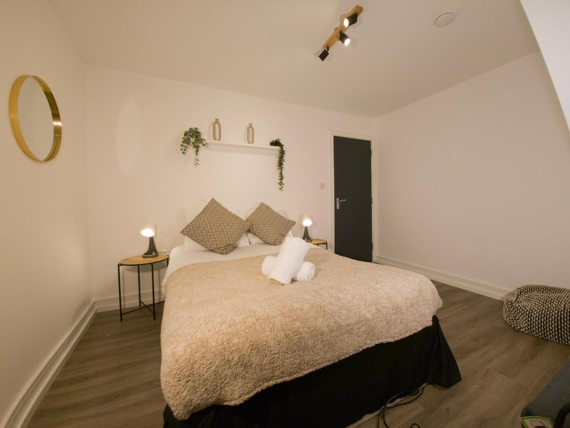 Plenty Of Parking Available; 3 Bedroom Apartment By Property Promise カーディフ エクステリア 写真