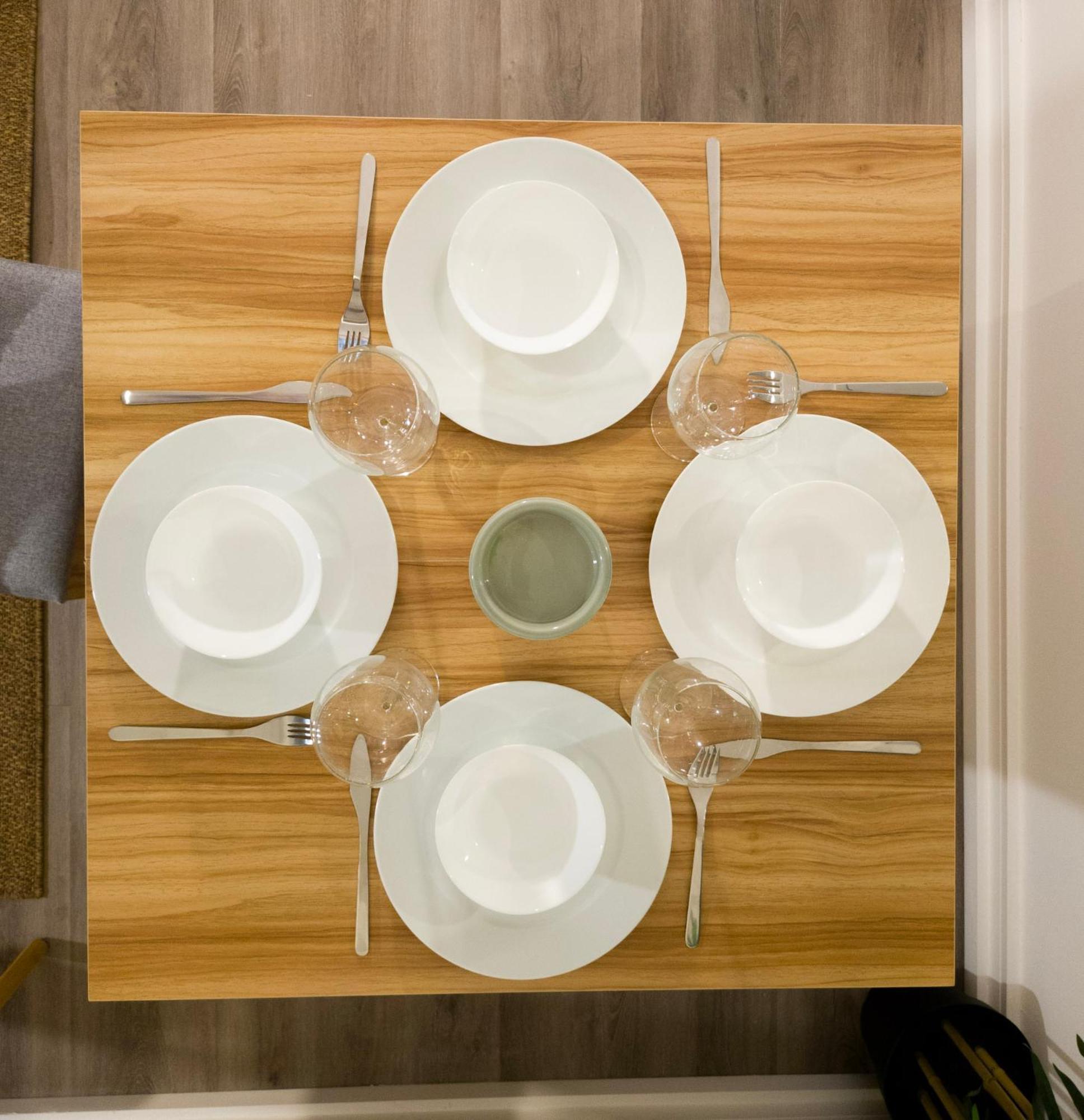 Plenty Of Parking Available; 3 Bedroom Apartment By Property Promise カーディフ エクステリア 写真